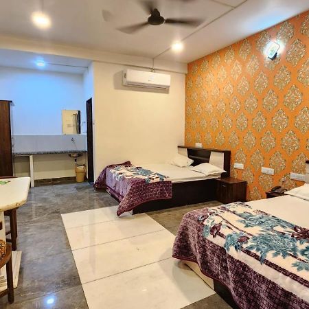 Hotel Bombay Darbar Simrol Exterior foto